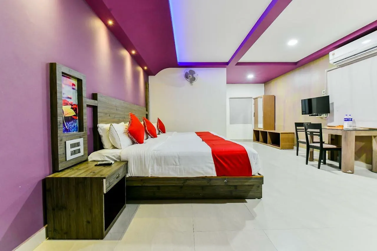 Oyo 1890 A J Park Hotel Alappuzha 3*,  India
